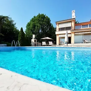 https://apartments-in-villa-azra.primorje-gorskikotar.com