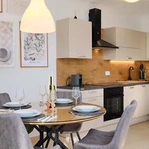 https://apartmani-divna.primorje-gorskikotar.com