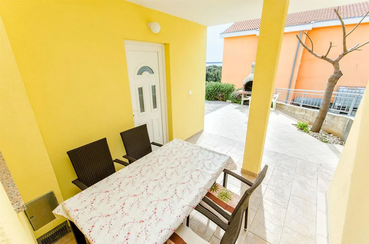 Apartments Andrea Mandre